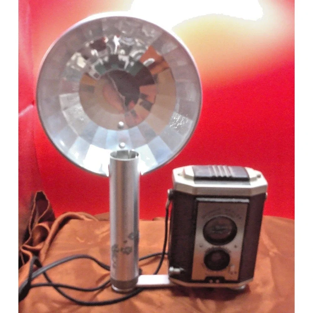 Vintage Kodak Brownie Reflex 20 w/Flash UNTESTED BN23